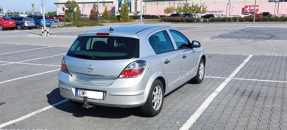 Opel Astra cena 15800 przebieg: 230500, rok produkcji 2011 z Wrocław małe 22